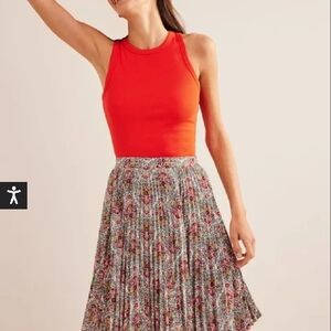Boden, Floral Pleated Skirt. Size 6